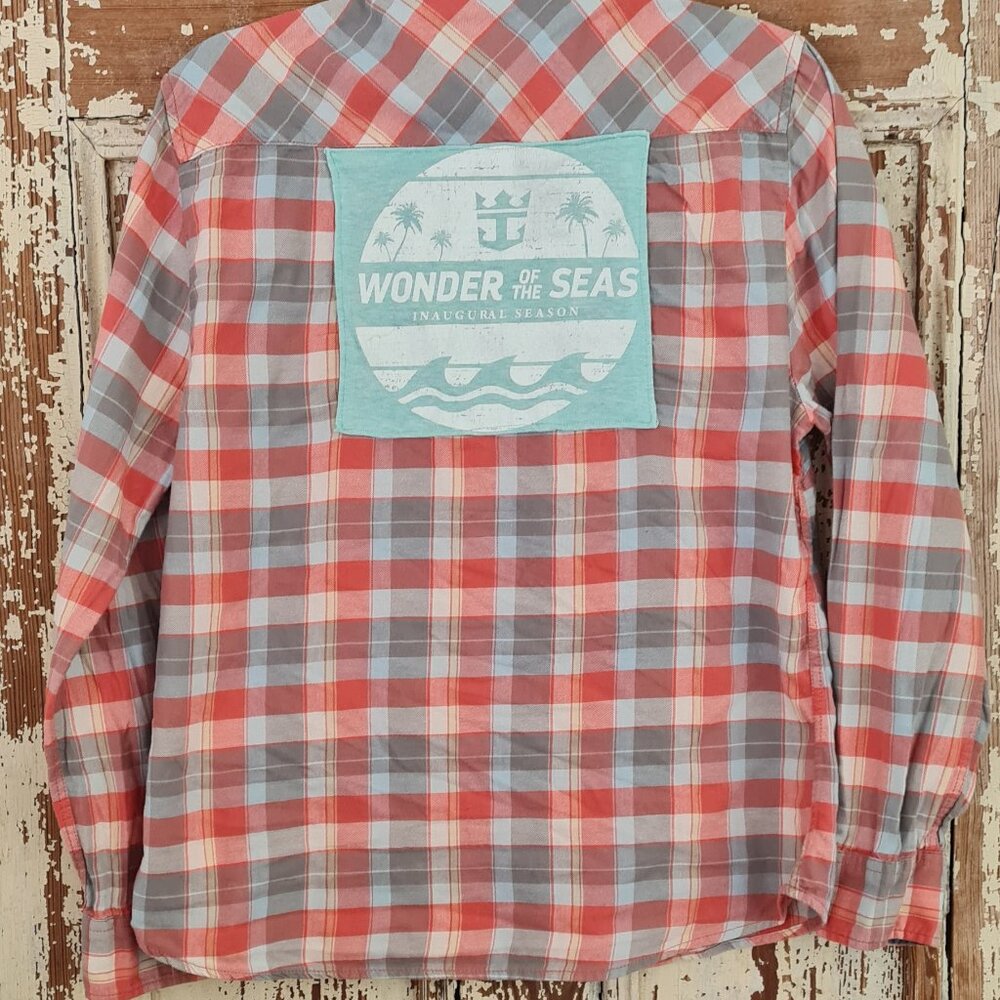 unique flannel shirt with patch on the back S/M